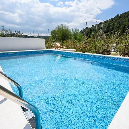 Mila And Jurija Formenti 2 Apartments In Heart Of Nautic Marina, With Heated Swimming Pool, Bikes, Sup, Kajak Skradin Exterior photo