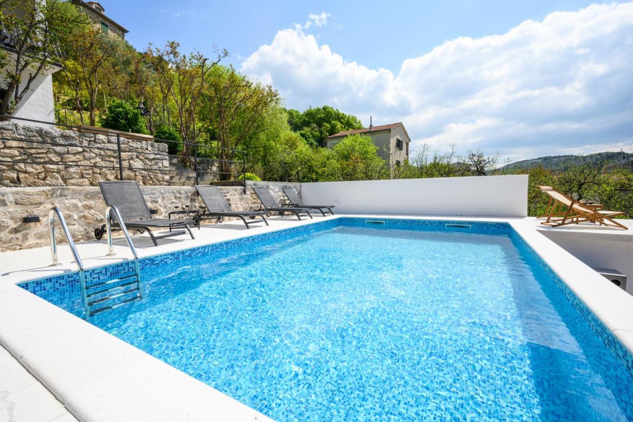 Mila And Jurija Formenti 2 Apartments In Heart Of Nautic Marina, With Heated Swimming Pool, Bikes, Sup, Kajak Skradin Exterior photo