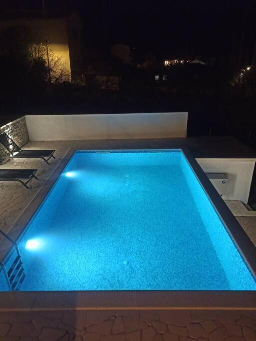 Mila And Jurija Formenti 2 Apartments In Heart Of Nautic Marina, With Heated Swimming Pool, Bikes, Sup, Kajak Skradin Exterior photo